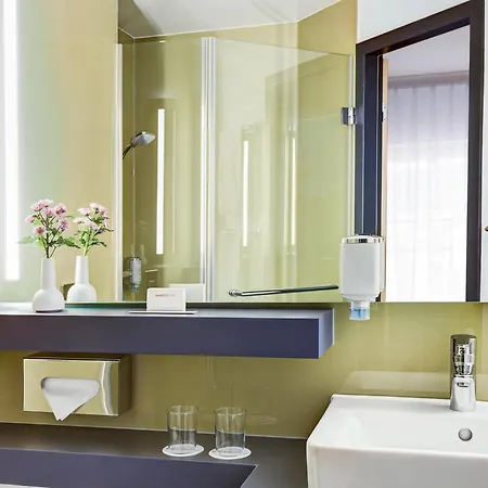 Intercityhotel Otel 4*