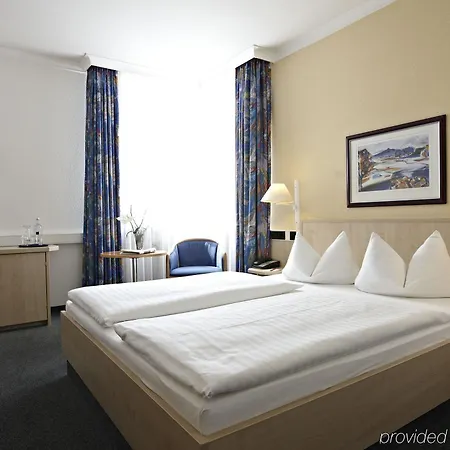 Intercityhotel 호텔