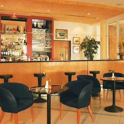 Intercityhotel Otel 4*